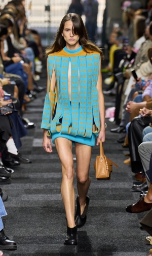  JW Anderson لندن ربيع/صيف2025