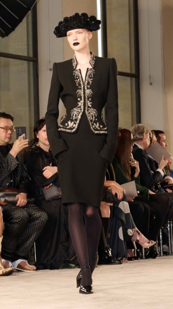  Schiaparelli باريس خريف/شتاء2025