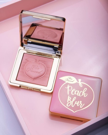 بما تحتفل مجموعة Too Faced الجديدة؟