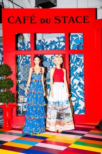 Alice + Olivia ,في رحلة الى Wonderland