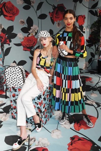 Alice + Olivia ,في رحلة الى Wonderland