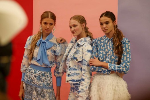 Alice + Olivia ,في رحلة الى Wonderland