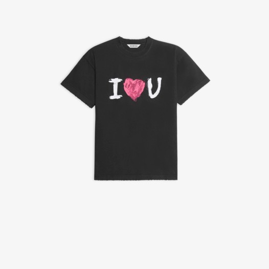 بالنسياغا تطلق مجموعة "I LOVE U" وموقع خاص بعيد الحب