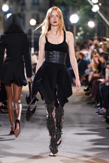 الطابع الحسّي يطغى على مجموعة Alaïa