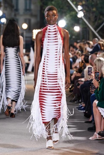 الطابع الحسّي يطغى على مجموعة Alaïa