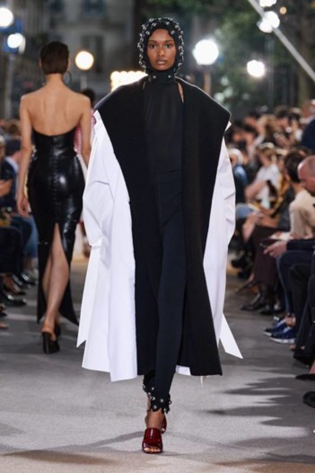 الطابع الحسّي يطغى على مجموعة Alaïa