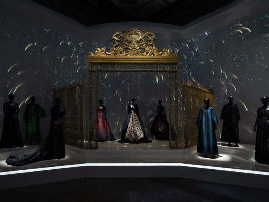 متاحف قطر تقدّم معرض أزياء ديور الأول من نوعه في الشرق الأوسط