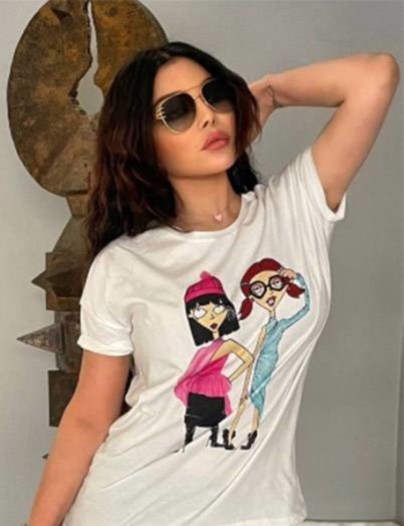 ال T-shirt قطعة أساسية لإطلالتك العصرية