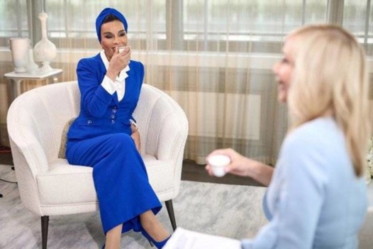 إطلالات أيقونية للشيخة موزة