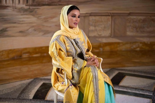 إطلالات أيقونية للشيخة موزة