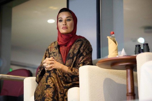 إطلالات أيقونية للشيخة موزة