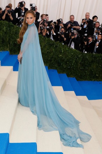 قبيل انطلاقه، إطلالات أيقونية من حفل Met Gala عبر الزمن