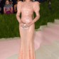 قبيل انطلاقه، إطلالات أيقونية من حفل Met Gala عبر الزمن