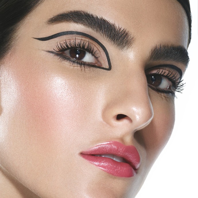 حواجب مدهشة مع Benefit Cosmetics