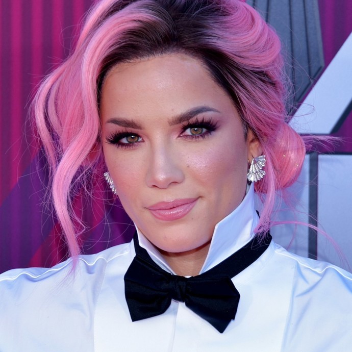 Halsey تستقبل مولودها الأول