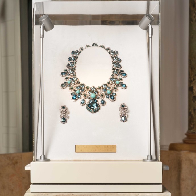 سافري عبر الزمن مع مجوهرات جيوليريا روما 2025 من Dolce & Gabbana