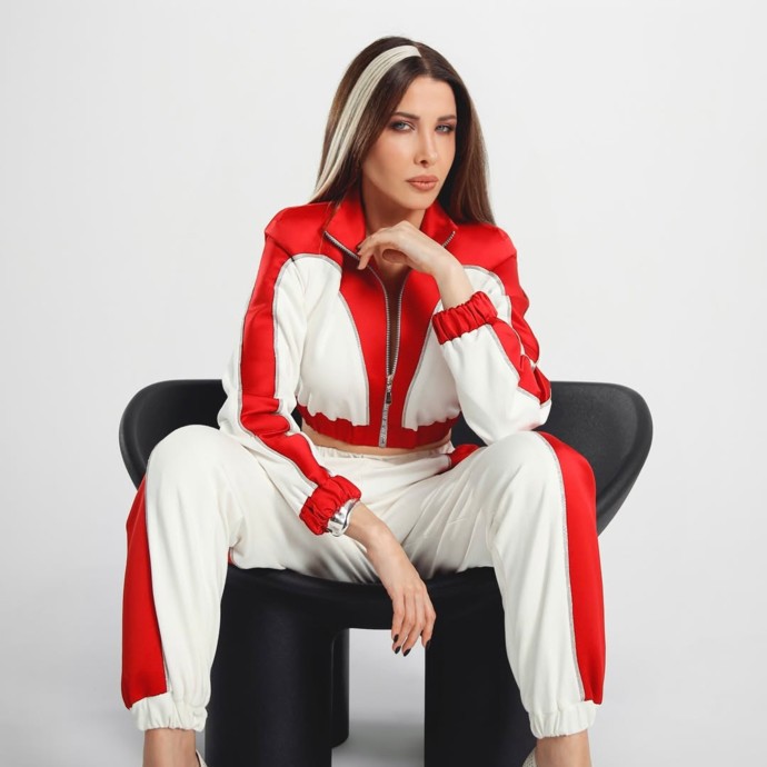 نانسي عجرم تنسّق ملابس الرياضة مع حذاء الكعب العالي، وإطلالتها رائعة!