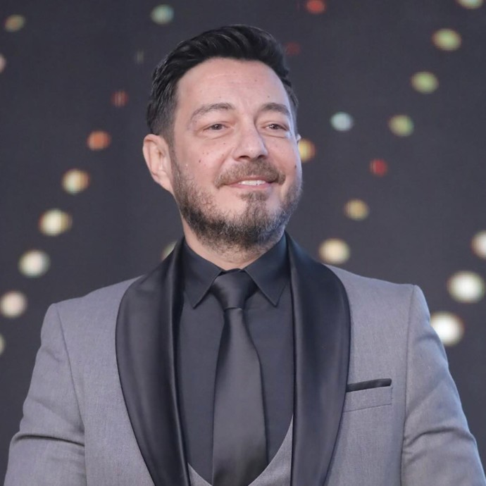 ابنة أحمد زاهر تنقذه من موقف محرج