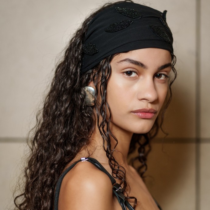 عودة مكياج الألفية: صيحات Y2K تكتسح روتين الجمال من جديد