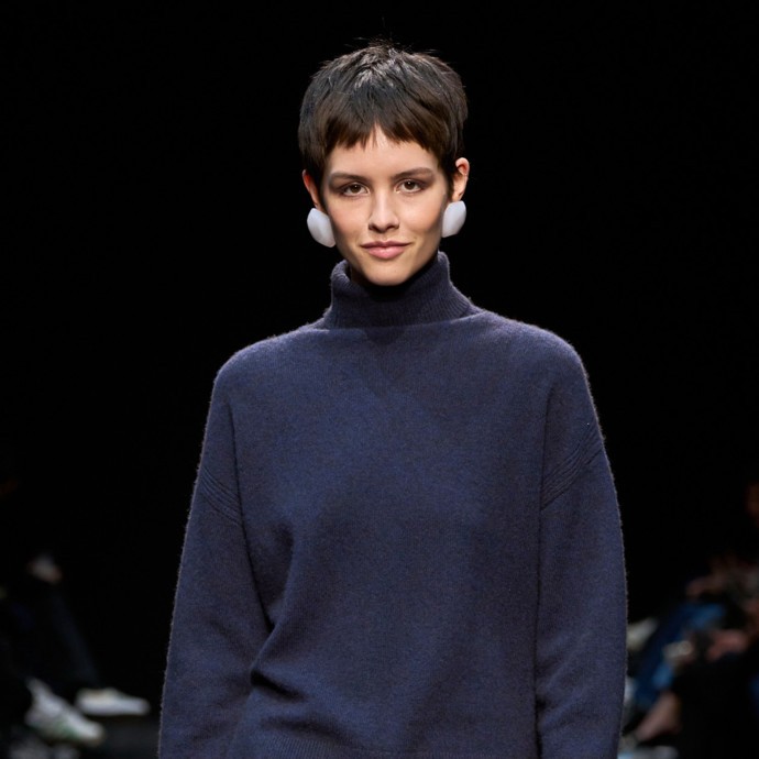 سترة الصوف بالياقة العالية ستكون خيارك لهذه الأسباب