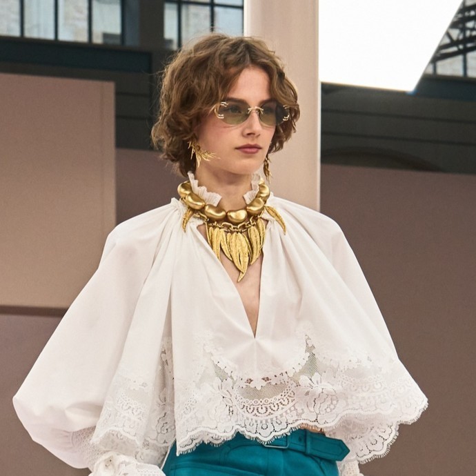 صيحات مجوهرات الأزياء لعام 2026 خيارك لإطلالات جريئة ومتجدّدة