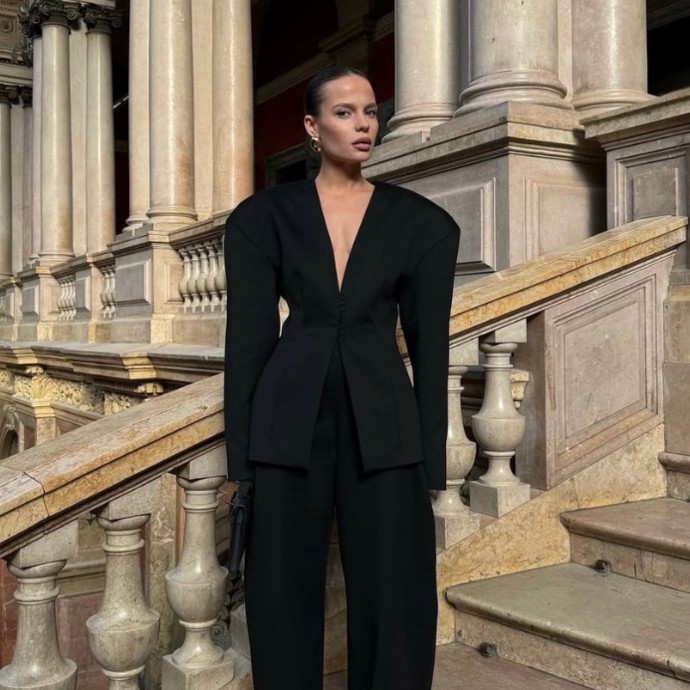 الجاكيت بدون ياقة... آخر موضة لهذا الموسم