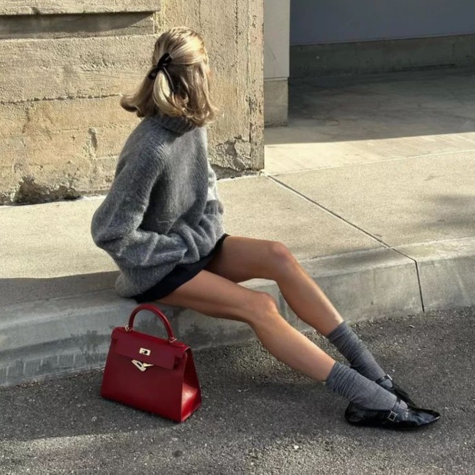 الجوارب أساس الإطلالة هذا الموسم: هكذا نسّقيها!