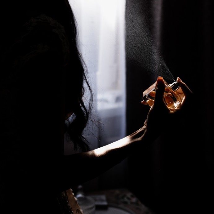 نصائح الخبراء لتعزيز جاذبية عطرك الشتوي وتثبيته