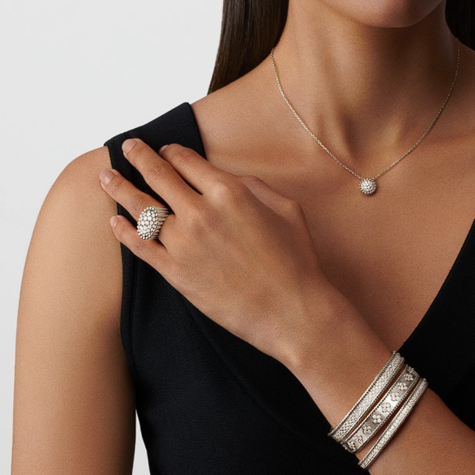 استقبلي العام الجديد بإطلالة راقية بأفخم المجوهرات