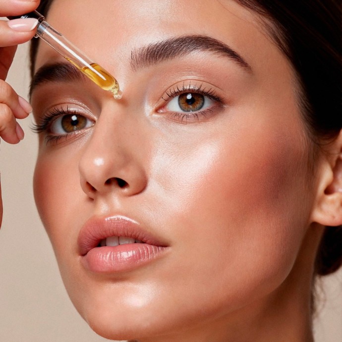 هل السيروم أفضل من المرطّب للبشرة الجافّة؟