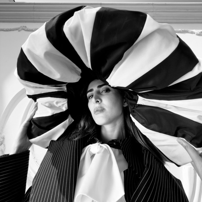 نساء يعدن كتابة رواياتهنّ من خلال معرض Through Her Eyes