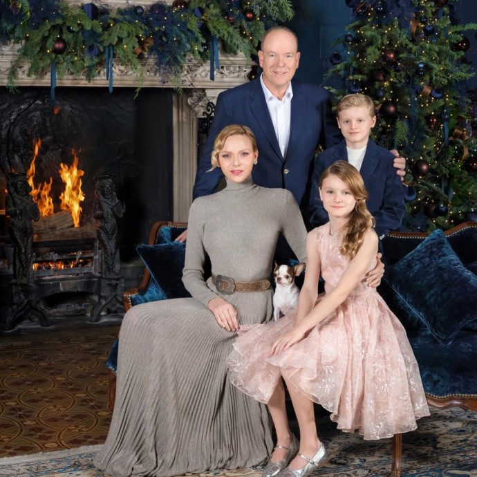 أجمل بطاقات التهنئة بالعطلات من العائلات المالكة