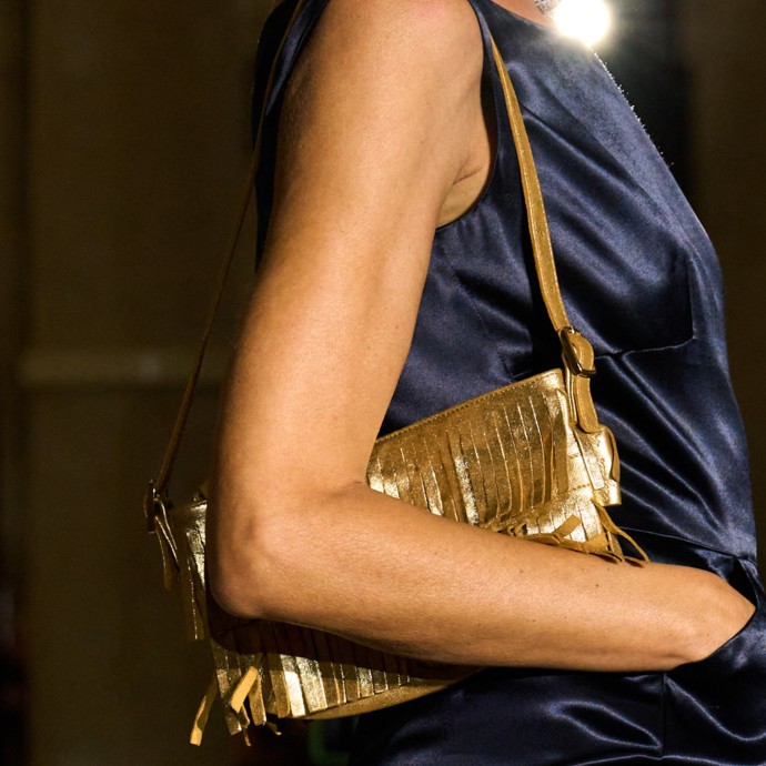 نصائح وإرشادات لتنسيق الملابس الميتاليكية في احتفالات رأس السنة