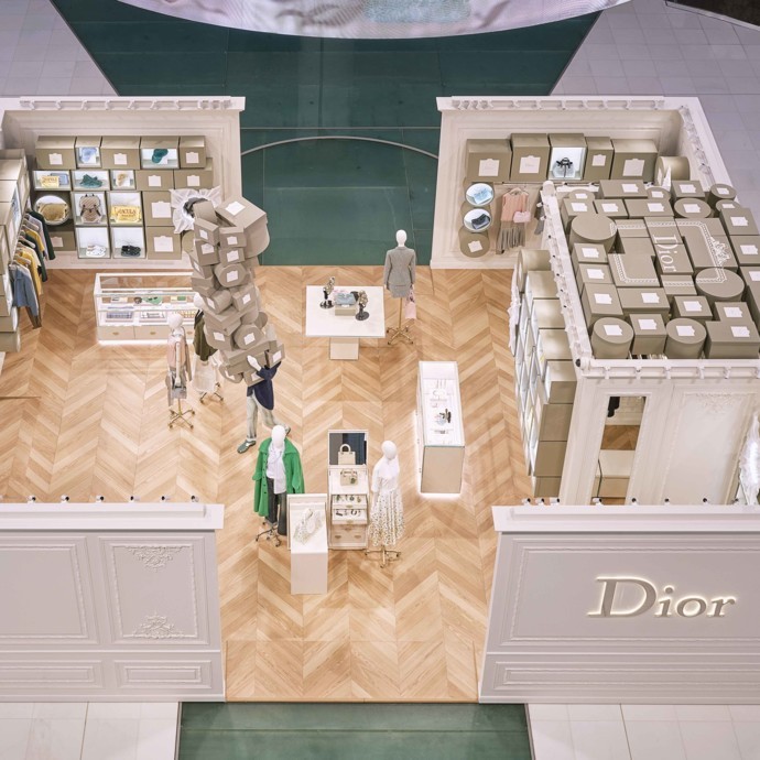 Dior تحتفي بأولى مجموعات "جوناثان أندرسون" من خلال متجر مؤقت في دبي