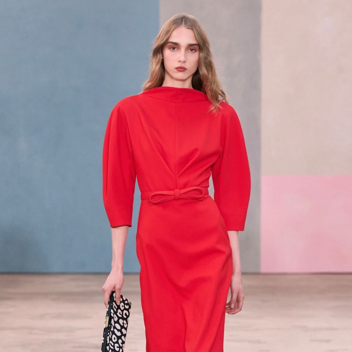 مجموعة Carolina Herrera تجسّد المرأة النيويوركيّة الأصيلة