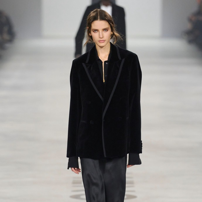 ماريا غراتسيا كيوري تجدّد هوية Fendi في مجموعة خريف 2026