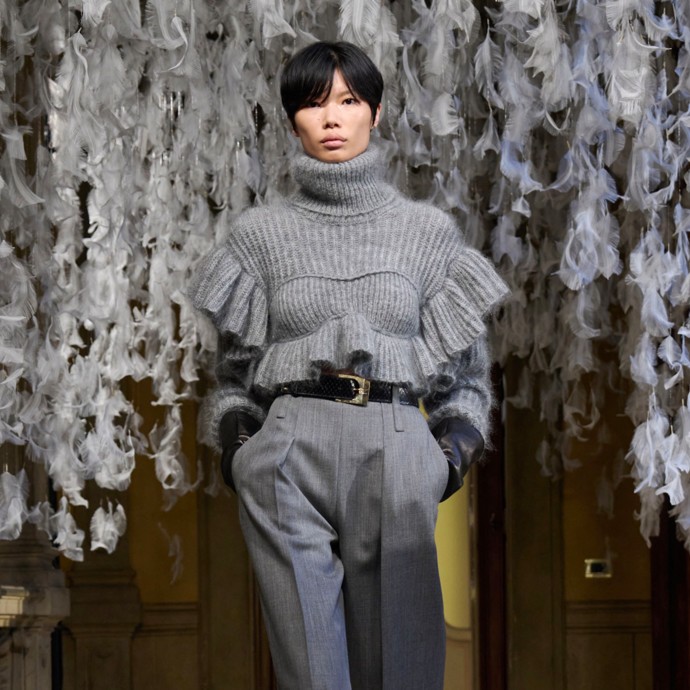 مجموعة Elisabetta Franchi لخريف 2026 تأخذنا برحلة إلى التاريخ الإيطالي