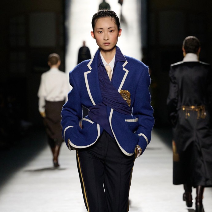 Dries Van Noten تستوحي مجموعتها لخريف 2026 من الزيّ المدرسيّ