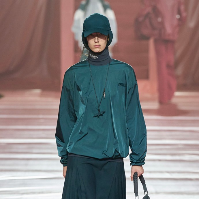 مجموعة Lacoste الجديدة تعيد روح التنس إلى أسبوع الموضة الباريسيّ