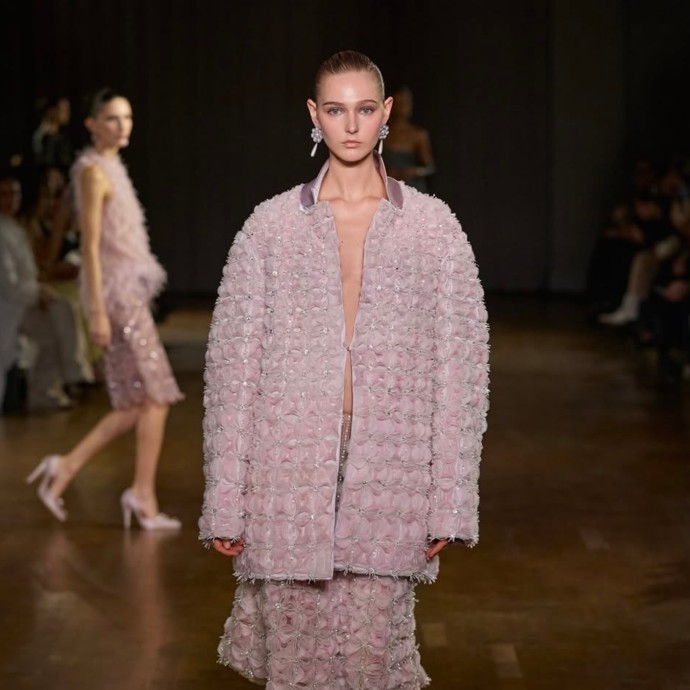 مجموعة Georges Hobeika تعكس جمال بتلات الأزهار
