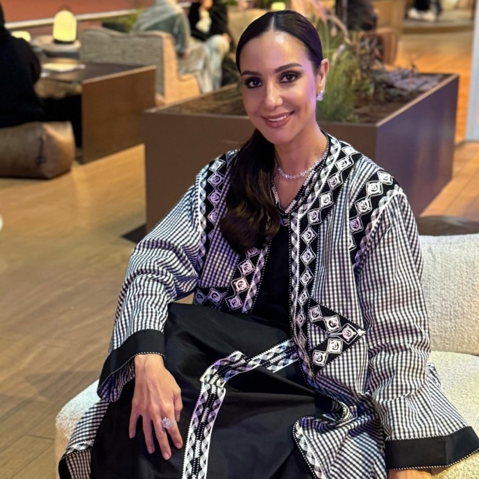 كنزة نجيب جيدي لـ Elle Arabia: أصمّم قطعًا لا تُقيّد الجسم بل تُتيح له الحركة بانسيابية
