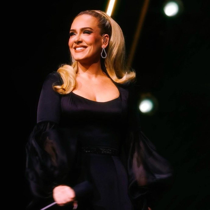 أديل تفاجئ جمهورها بخطوة غير متوَقَّعة في حفل جاستن بيبر