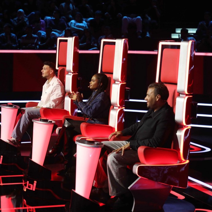 طفلة في The Voice Kids تبكي المشاهدين بسبب مفاجأة غير مُتَوقَّعة