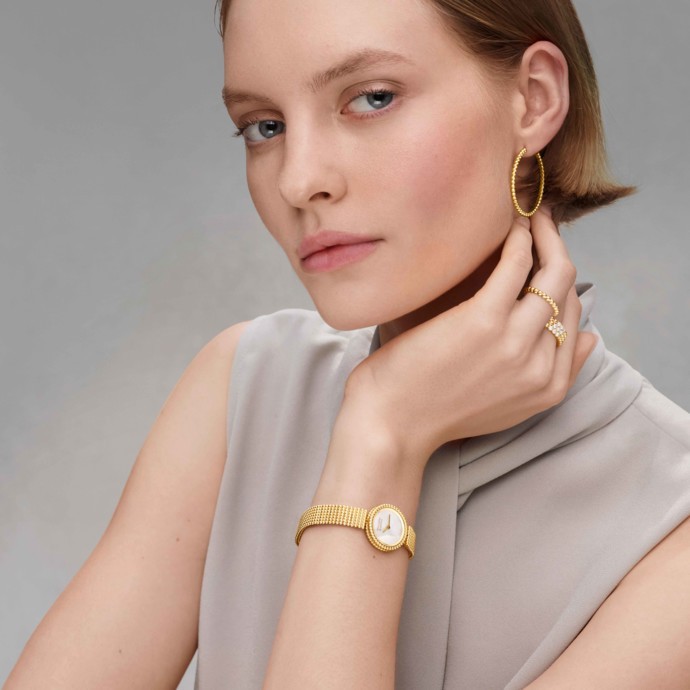Van cleef & Arpels تسلّط الضوء من جديد على حبيبات الذهب الخالدة
