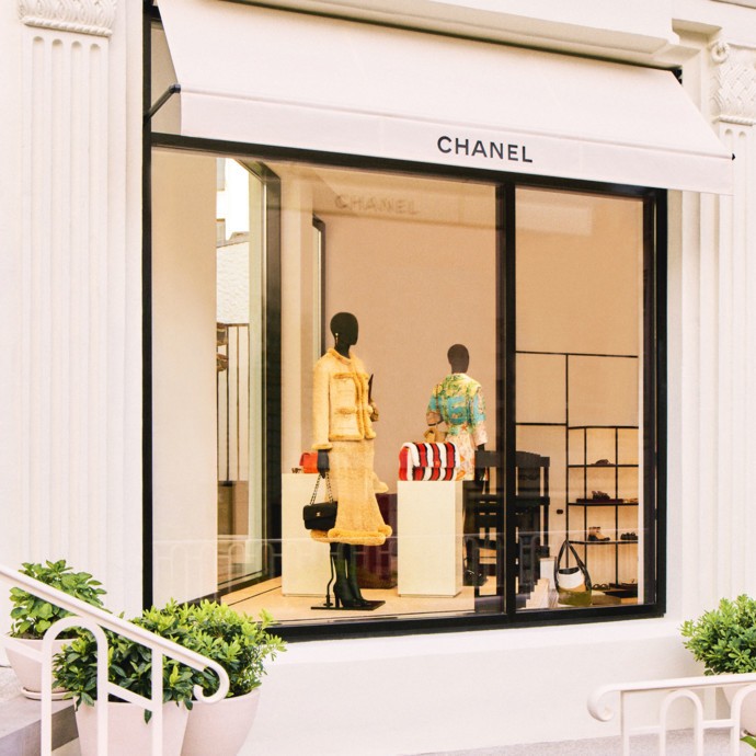 مجموعة Chanel Coco Beach 2026 بانتظاركم في متجر Chanel المؤقت في Biarritz