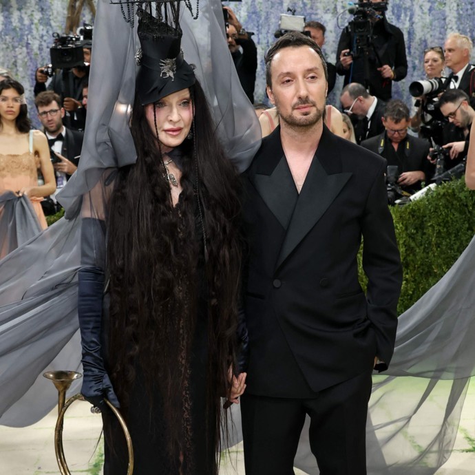 من هم أبرز مصمّمي الأزياء الذين حضروا إلى حفل Met Gala أمس؟