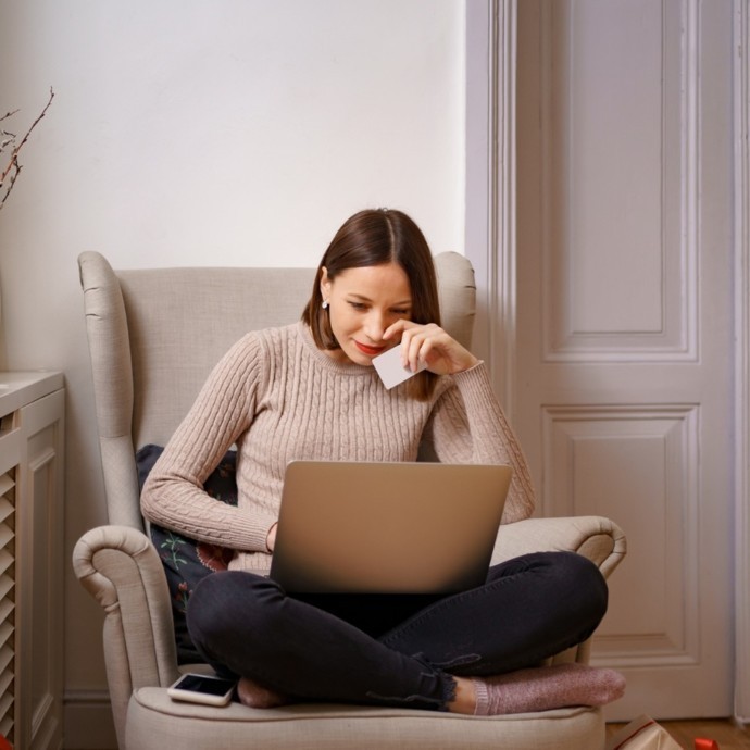 أخطاء ترتكيبنتها عند تسوق الملابس والإكسسوترات عبر الإنترنت