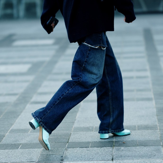 لصاحبة القوام على شكل A إليكِ قصّات الجينز الرائجة هذا الموسم