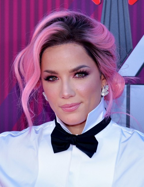 Halsey تستقبل مولودها الأول