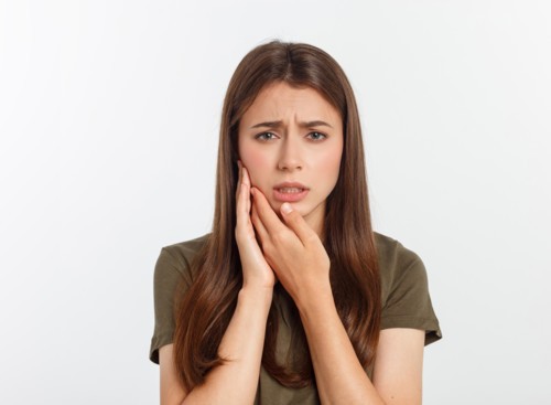 6 علاجات منزلية وطبيعية لقرحة الفم